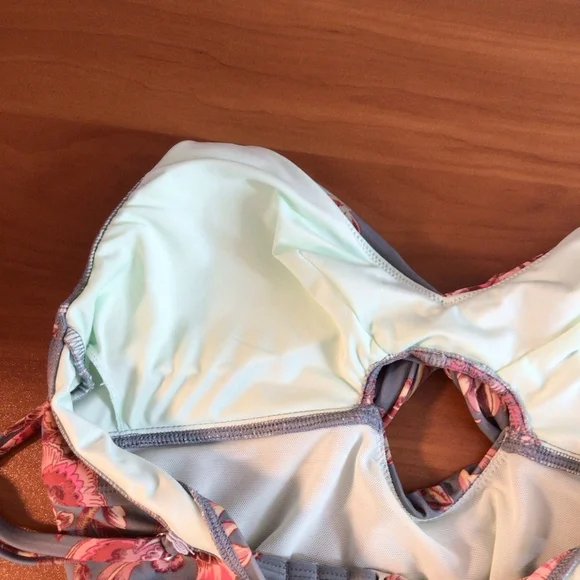 Cupshe Twist & Cut-Out Floral Tummy Control Long Torso One-Piece Size Medium - Picture 9 of 10